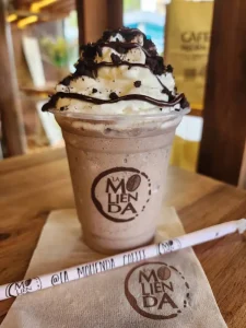 Vaso Gold y servilleta ecológica natural personalizados con la marca “La Molienda”